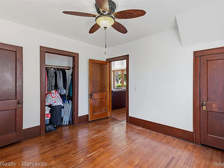 504 Clinton Ave — Photo 11