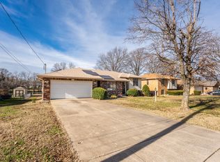 3323 N Rogers Avenue, Springfield, MO 65803