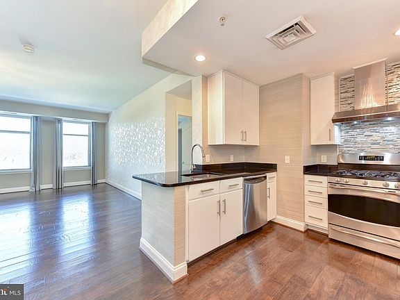 2nd image of 525 N Fayette St Unit 519