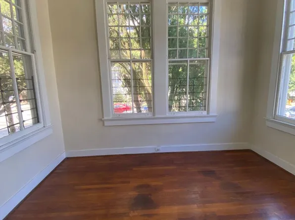 2BD/1BA with natural light, hardwood floors, off street parking STEPS from Campus