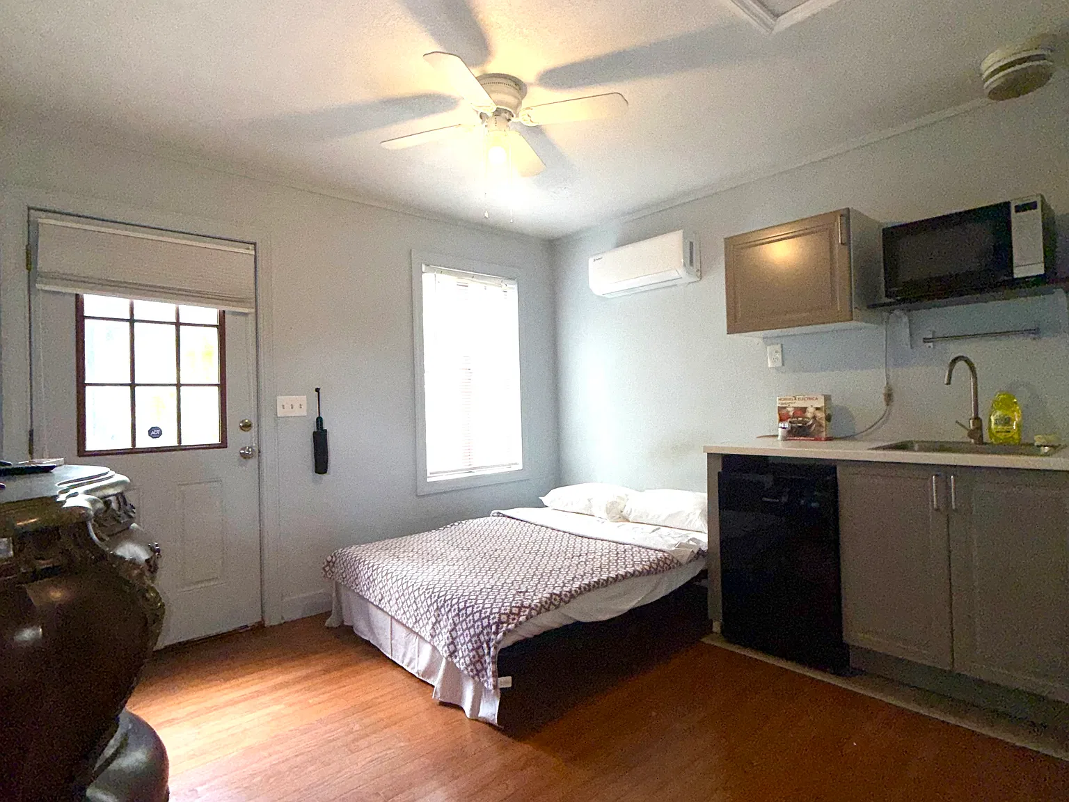 1 bed, 250 sqft, $1,100 — Photo 2