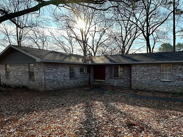 2507 Bradley Ln — Photo 1