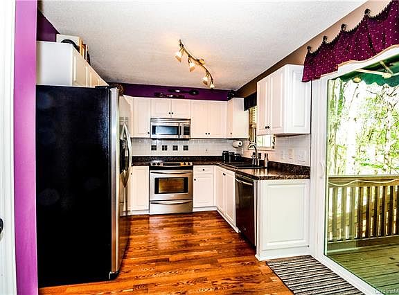5th image of 7099 Cove Creek Dr