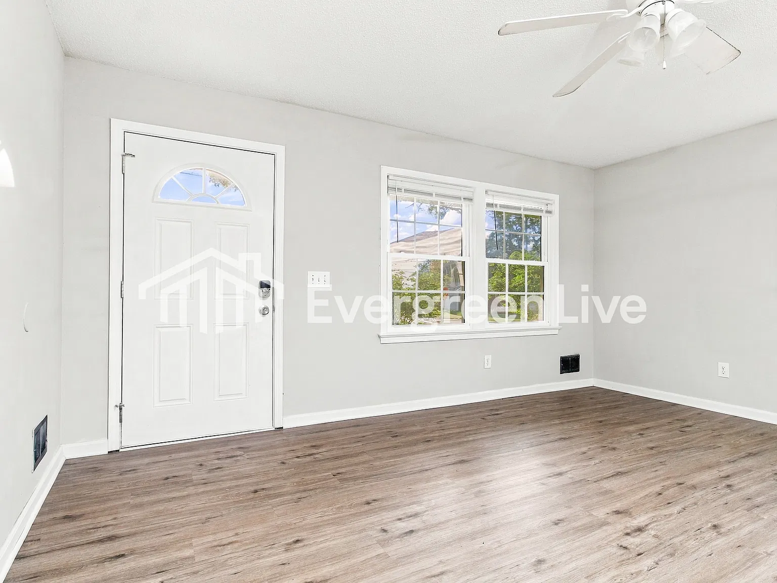 4 bed, 2.5 bath, 1748 sqft, $1,495 — Photo 2