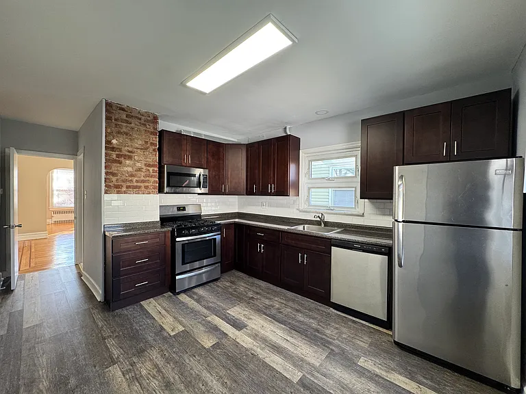 271 Davis Ave #2 — Photo 4