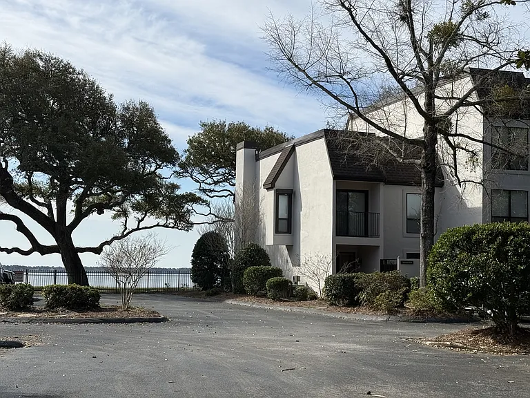 155 Beaufort Ct — Photo 21