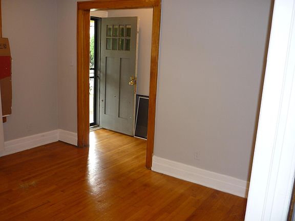 2nd image of 4258 Larchmont St #1