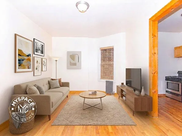 126 Graham Avenue image 1 of 12