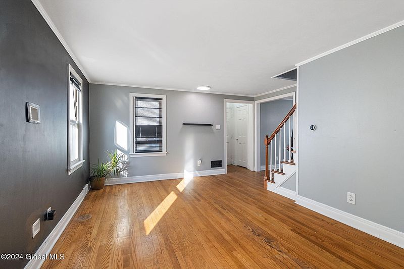 4th image of 25 Victor Street