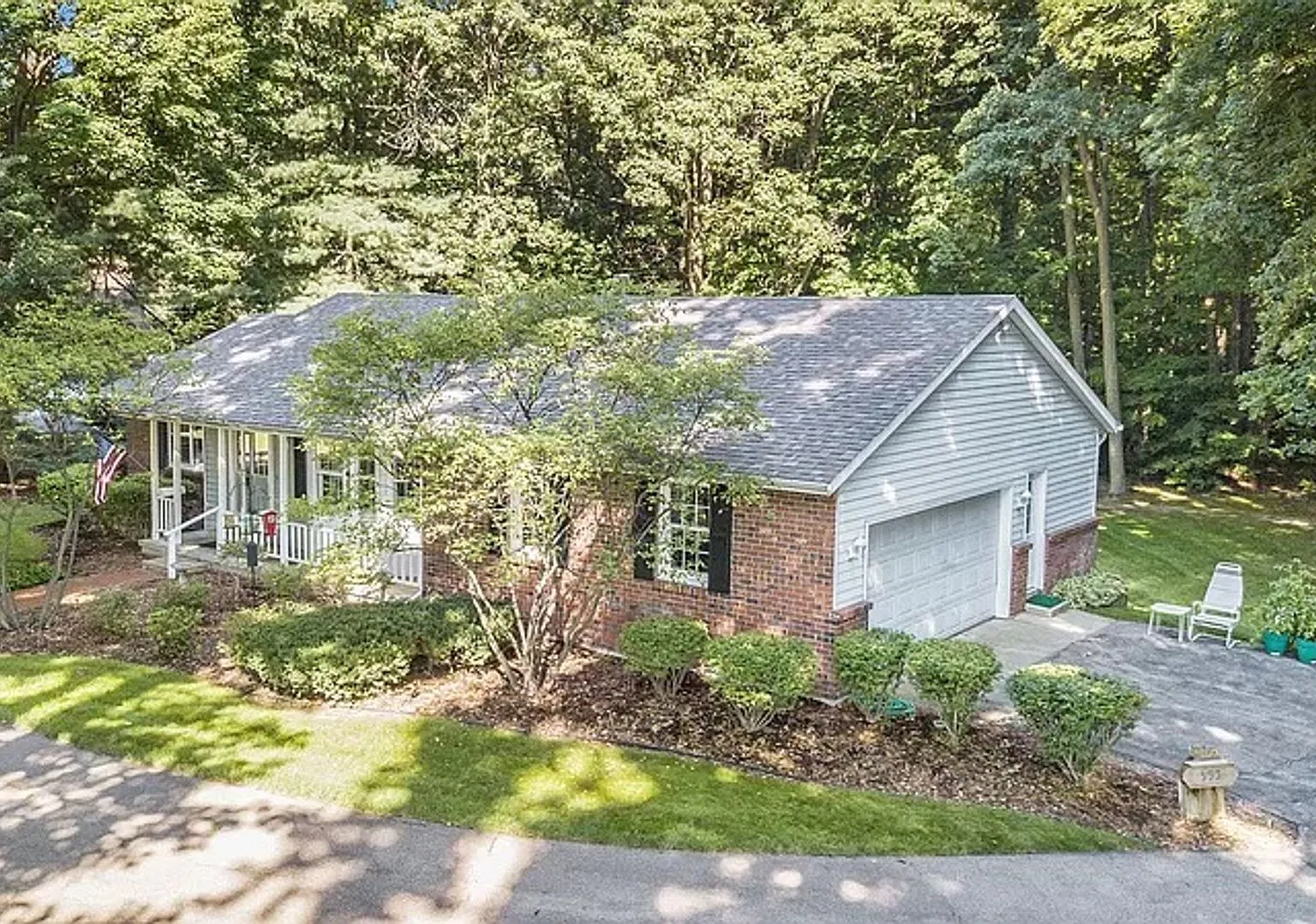 Beautiful 3BD/2.5BA Ranch in Park-like Setting — Photo 2