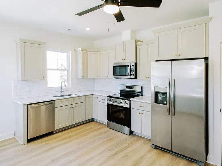 834 E Anderson St #B — Photo 3