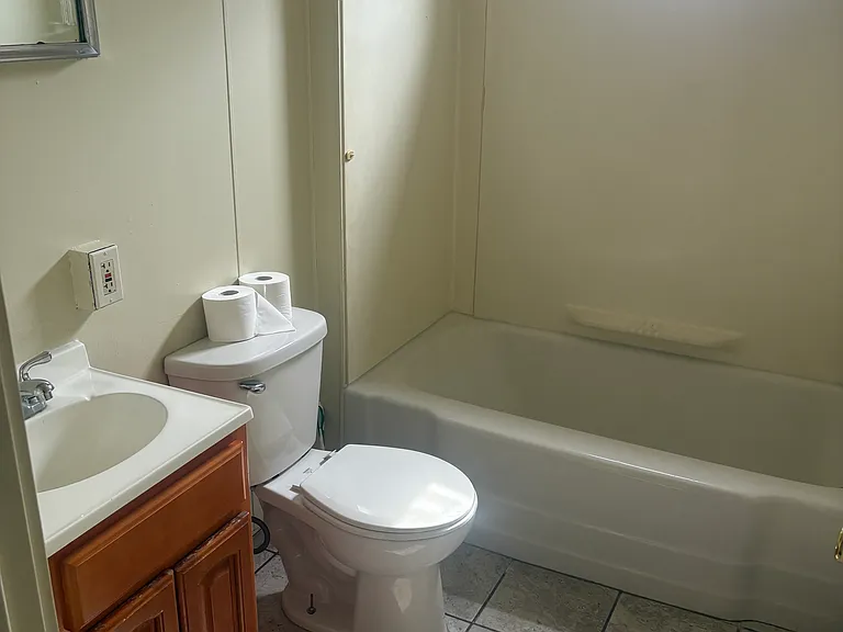 1139 Whitman Ave — Photo 10