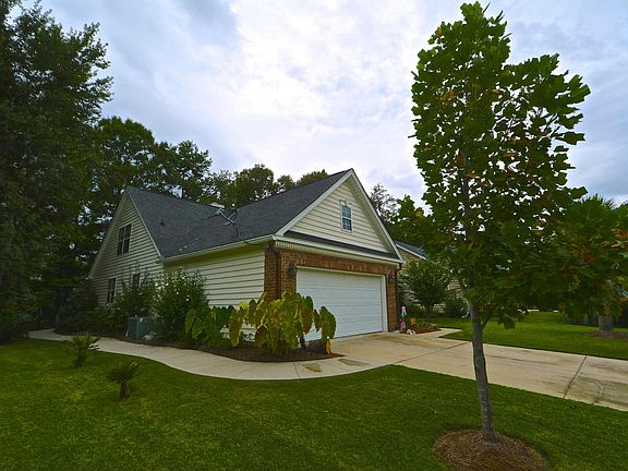 3rd image of 104 Carolinian Dr