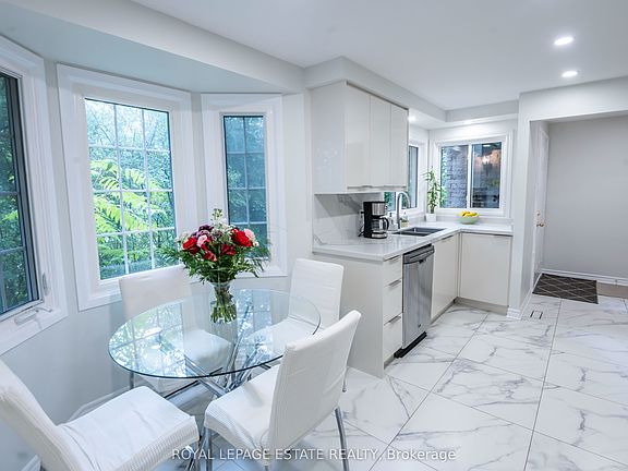 4th image of 228 Kingswood Dr #3