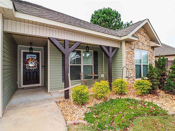 3rd image of 105 Arcadia Ln