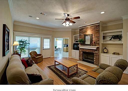 2nd image of 4210 Ludlow Ln