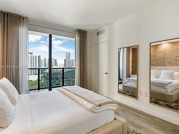 5th image of 55 SW 9th St APT 2301