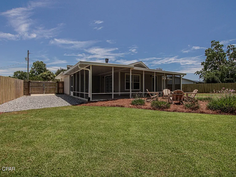 115 Circle Dr — Photo 2