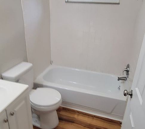 3rd image of 3216 S Grand Ave #8