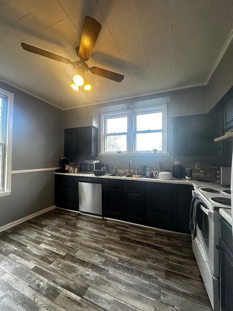 829 Stewart Street — Photo 3