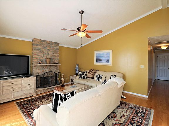 2nd image of 2821 Ashby Glen Pl