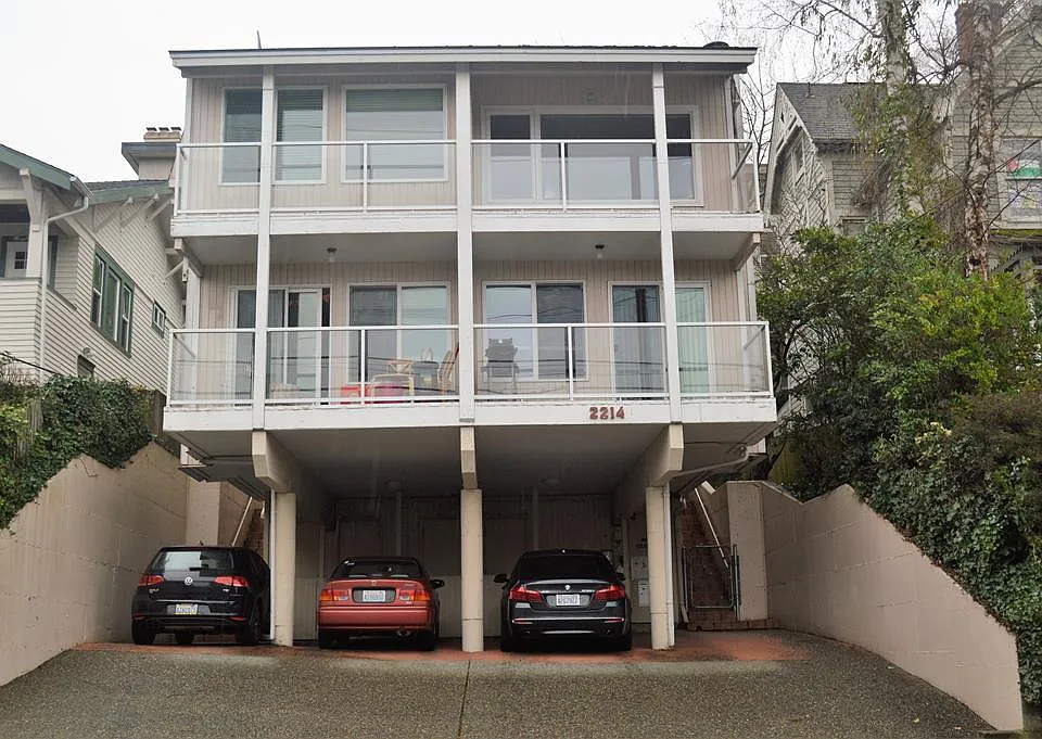 2214 14th Ave W #2