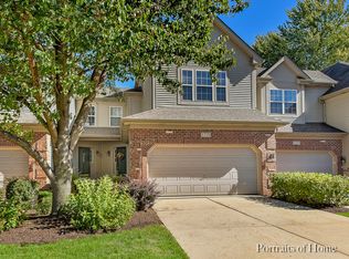 1221 Oakleaf Ct, Aurora, IL 60506
