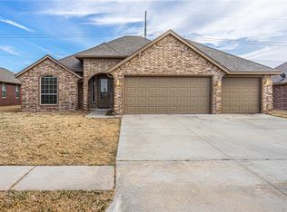 705 Summit Hollow Dr, Norman, OK 73071