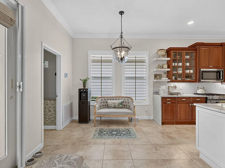 10542 SW Westlawn Blvd — Photo 37
