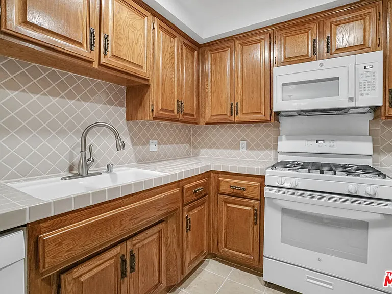 8512 Tuscany Ave #302 — Photo 11