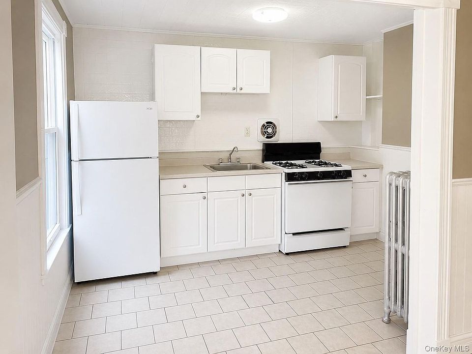 1st image of 115 Vineyard Ave #B