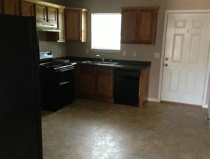 2 bed, 1025 sqft, $800 — Photo 2