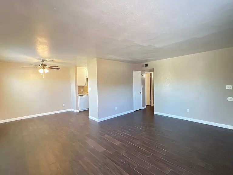 6811 Klamath Way — Photo 15
