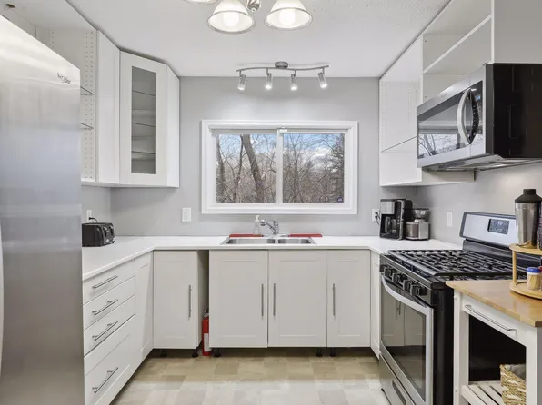 1529 Hudson Rd, Saint Paul, MN 55106