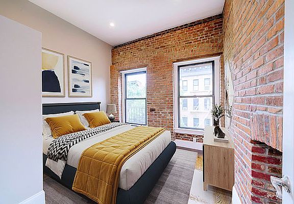 2nd image of 113 Christopher St APT 24