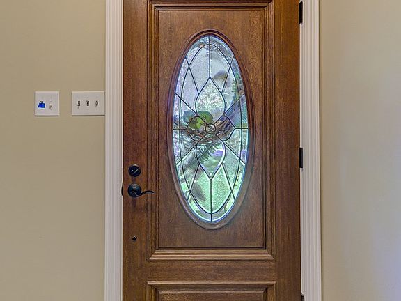 5th image of 105 Brookwood Ln
