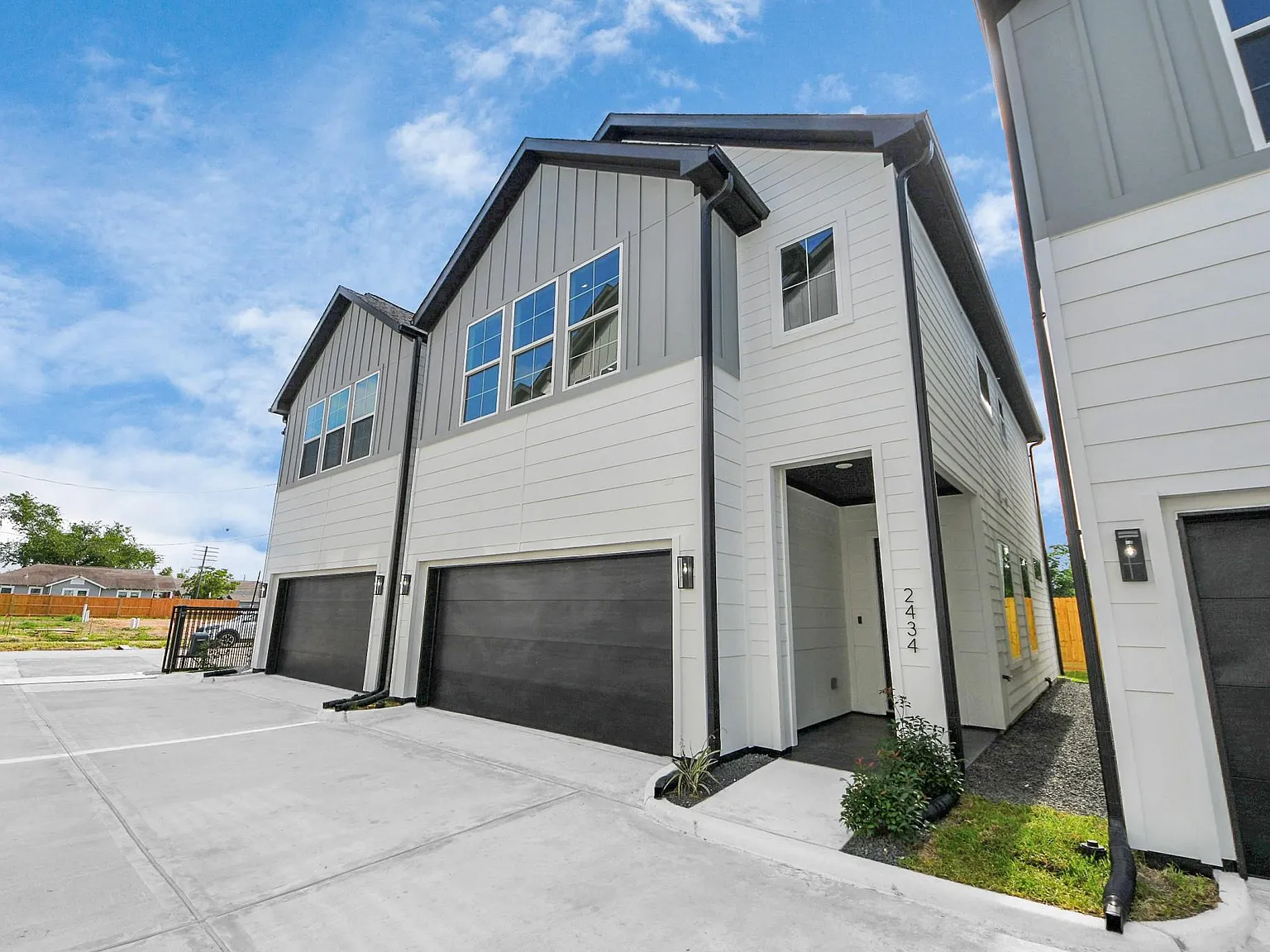 3 bed, 3.5 bath, 1664 sqft, $2,600 — Photo 2