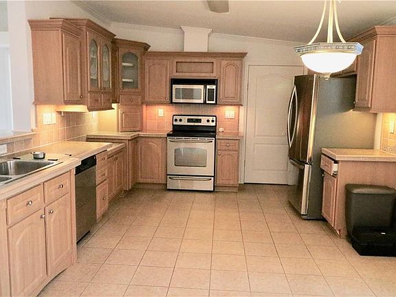 2nd image of 2431 SE 24th Blvd