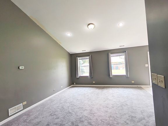 4th image of 568 Manor Pl