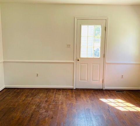 5th image of 192 Elm St