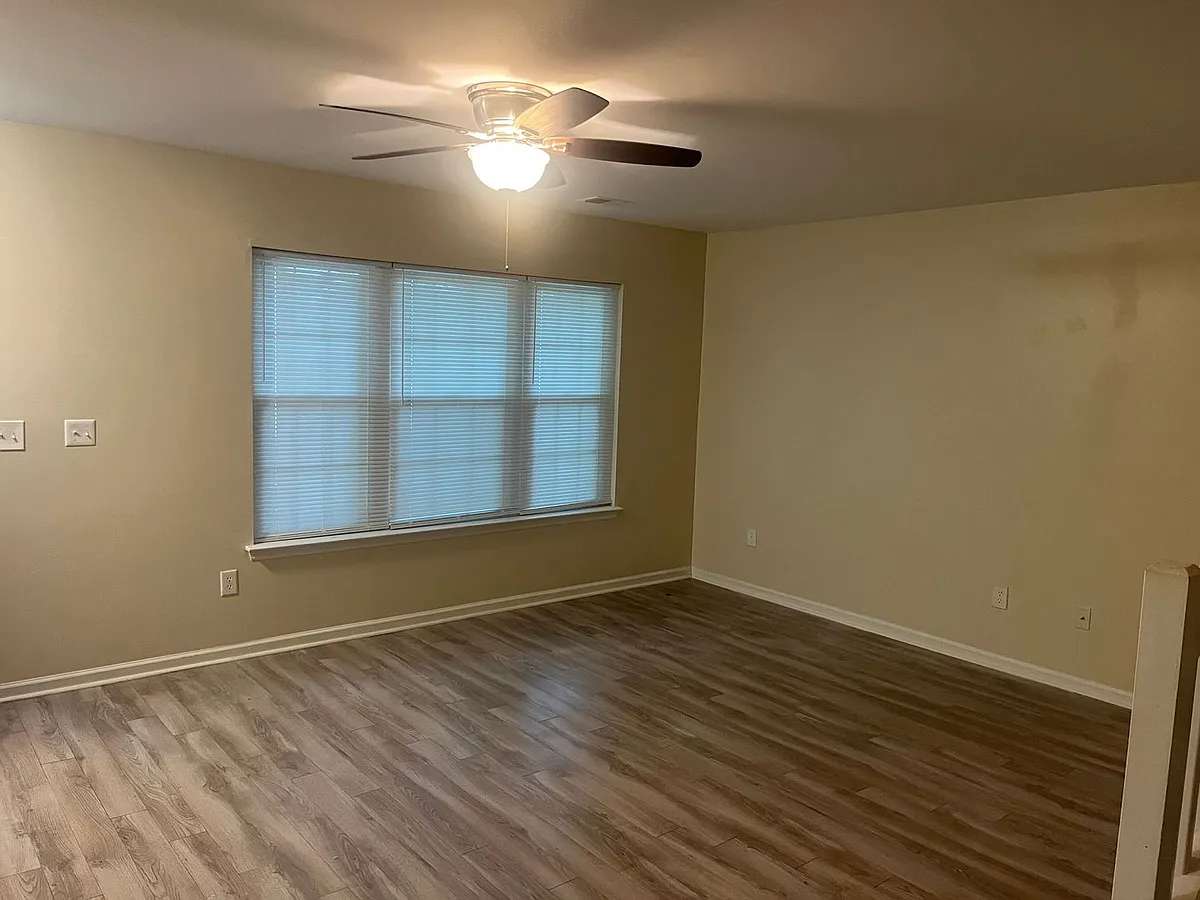 Building Photo - 7940 Shadow Oak Dr