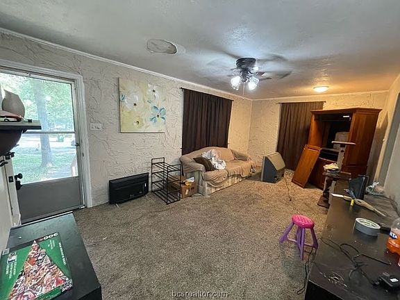 2nd image of 90 Nassau Ln