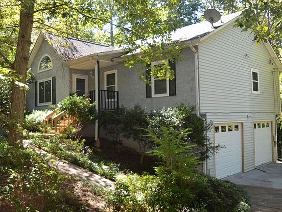 3rd image of 809 Victoria Pl