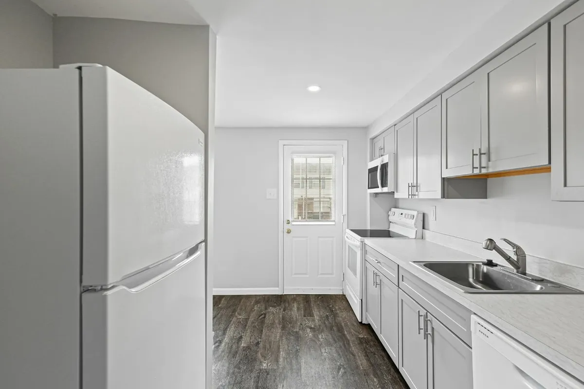 Newly Renovated Townhome - Village Of Carrollwood