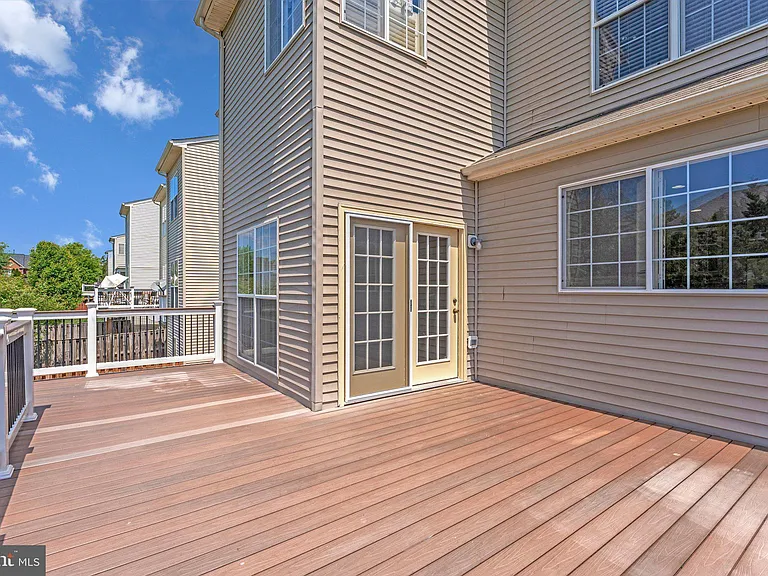 22247 Waterberry Ter — Photo 15