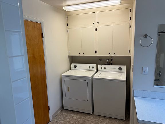 2nd image of 708 W 11th St