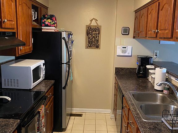 5th image of 206 Clearbrook Ct