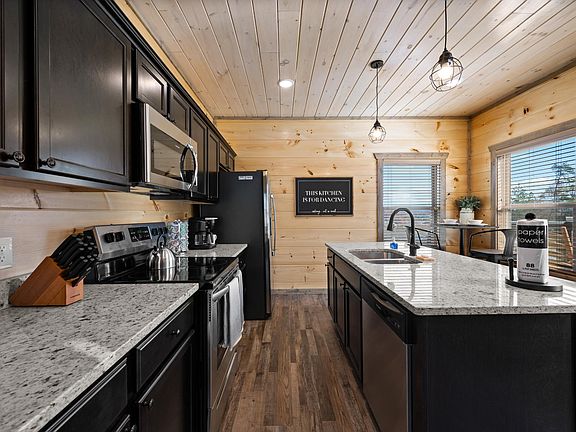 3rd image of 1654 Veterans Blvd #23