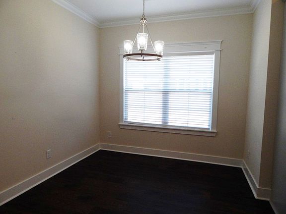 3rd image of 3750 Tetbury St
