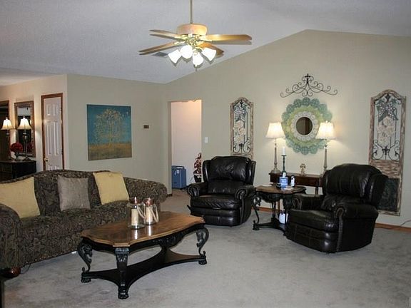 4th image of 5225 Emerald Dr